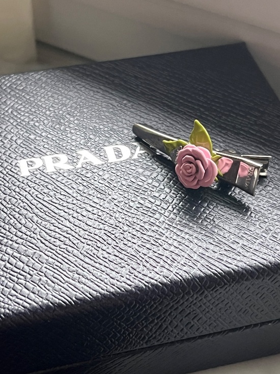 Prada Pink Enamelled Flower Metal Hair Clip Claw W/ Original Boxing main image 12